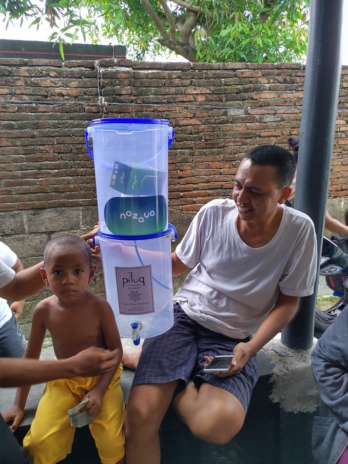 Lombok family with water filter