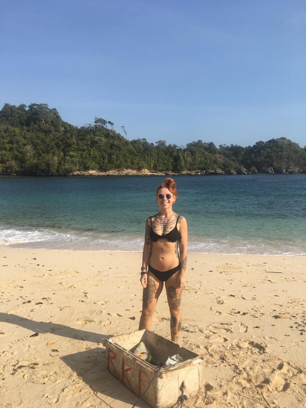 Rianna  taking on a beach clean - Gili T