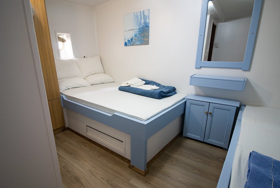 Greece Sailing boat double bed single bed cabin room