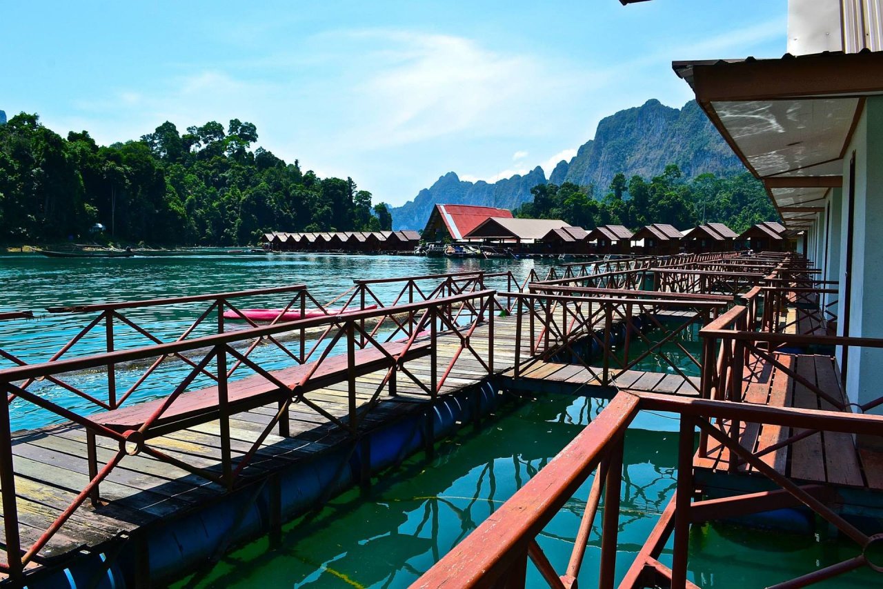 floating bungalows in khao sok national park