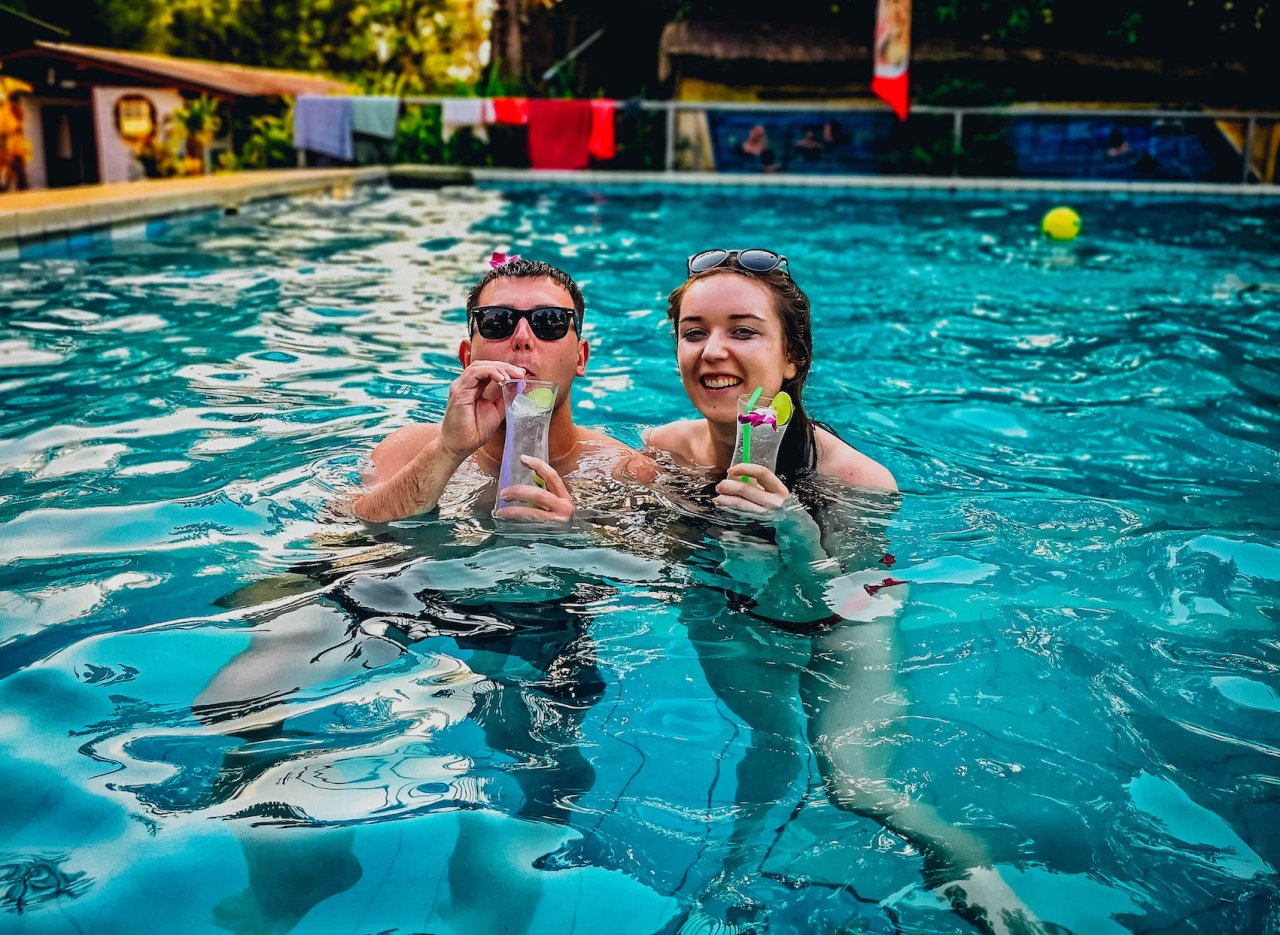 A couple in the pool in Pai