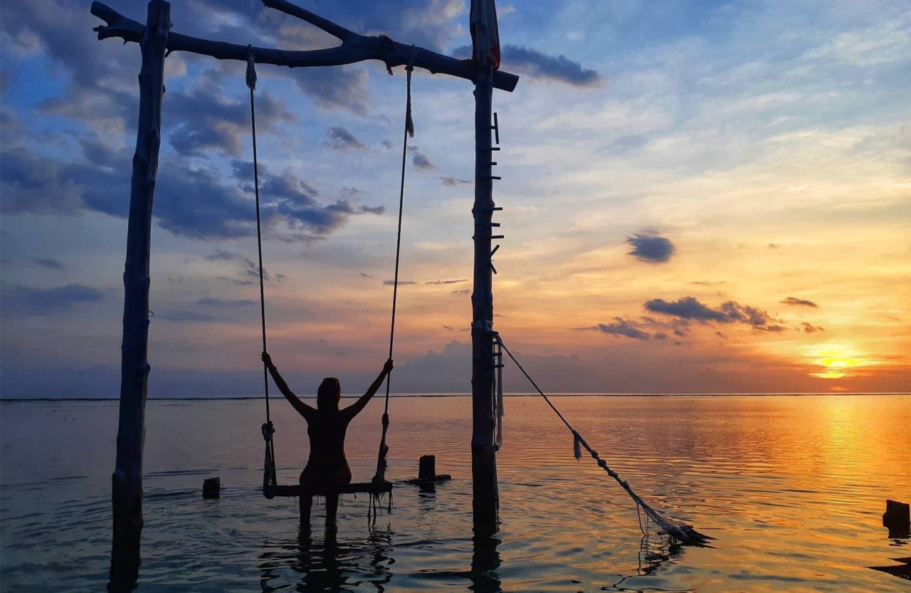 sunset gili t swing