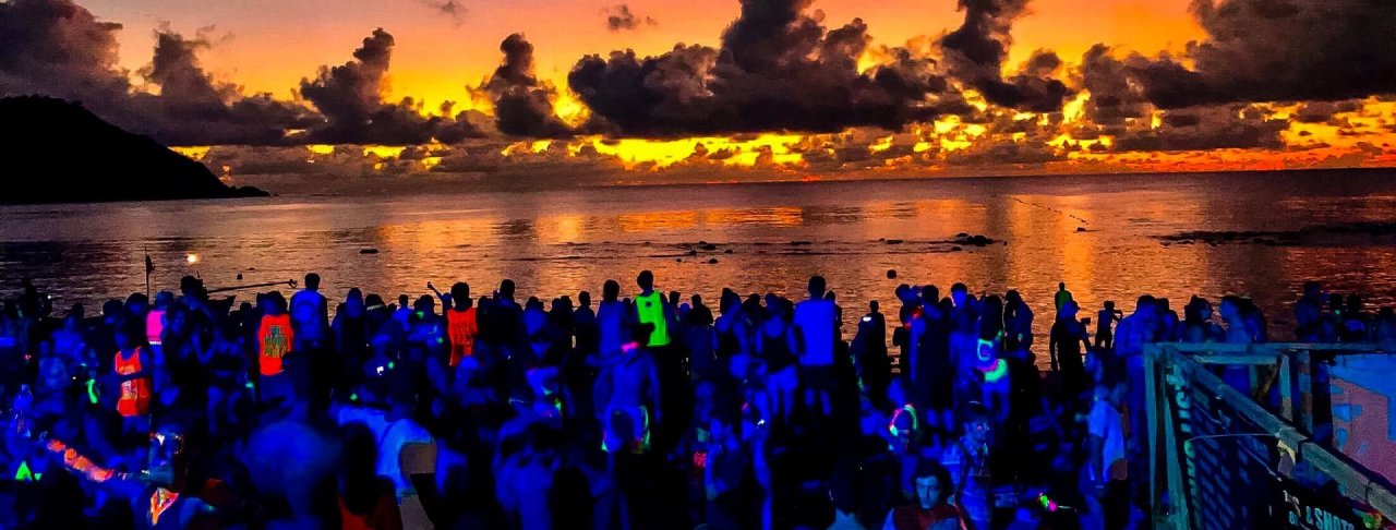 Full Moon PArty - Sunset dancing on the beach